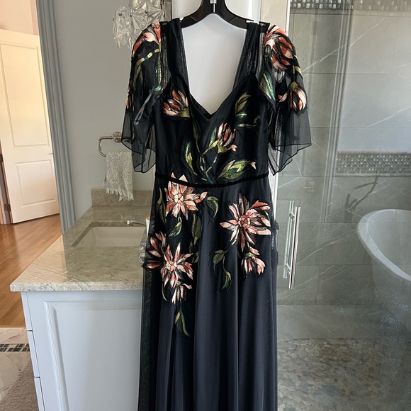 SOLD Marchesa Notte V-Neck Half-Sleeve Floral Embroidered Tulle A-Line Gown - Picture 4 of 12